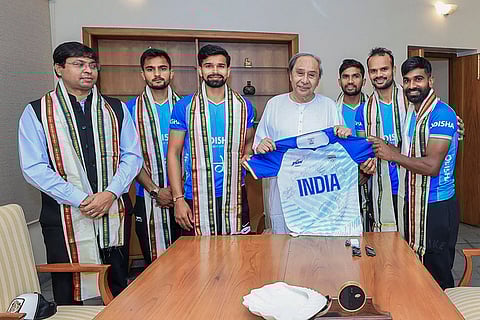 Naveen Patnaik meets men's hockey team